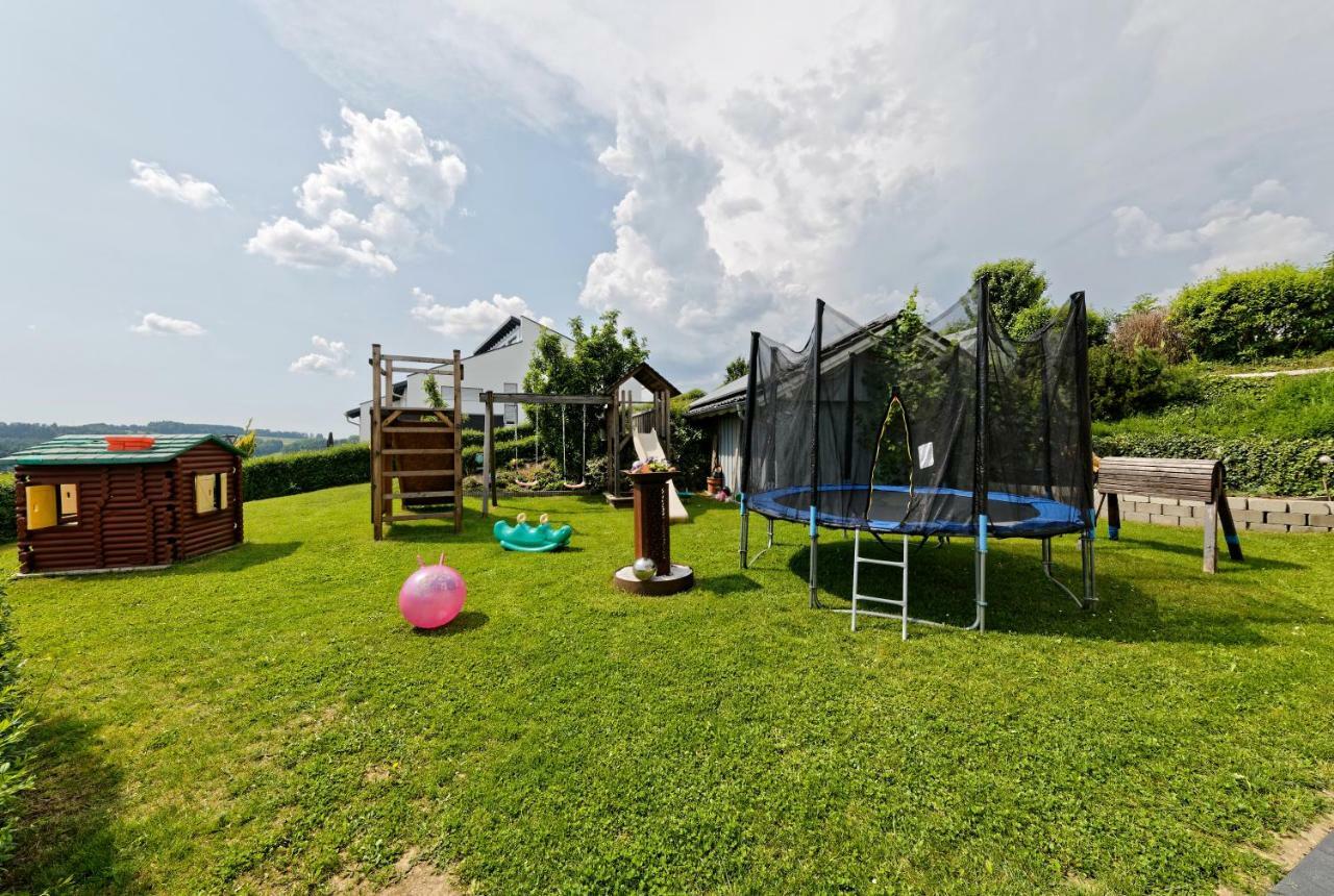 Ferienwohnung Fernblick Neukirchen vorm Wald Екстериор снимка
